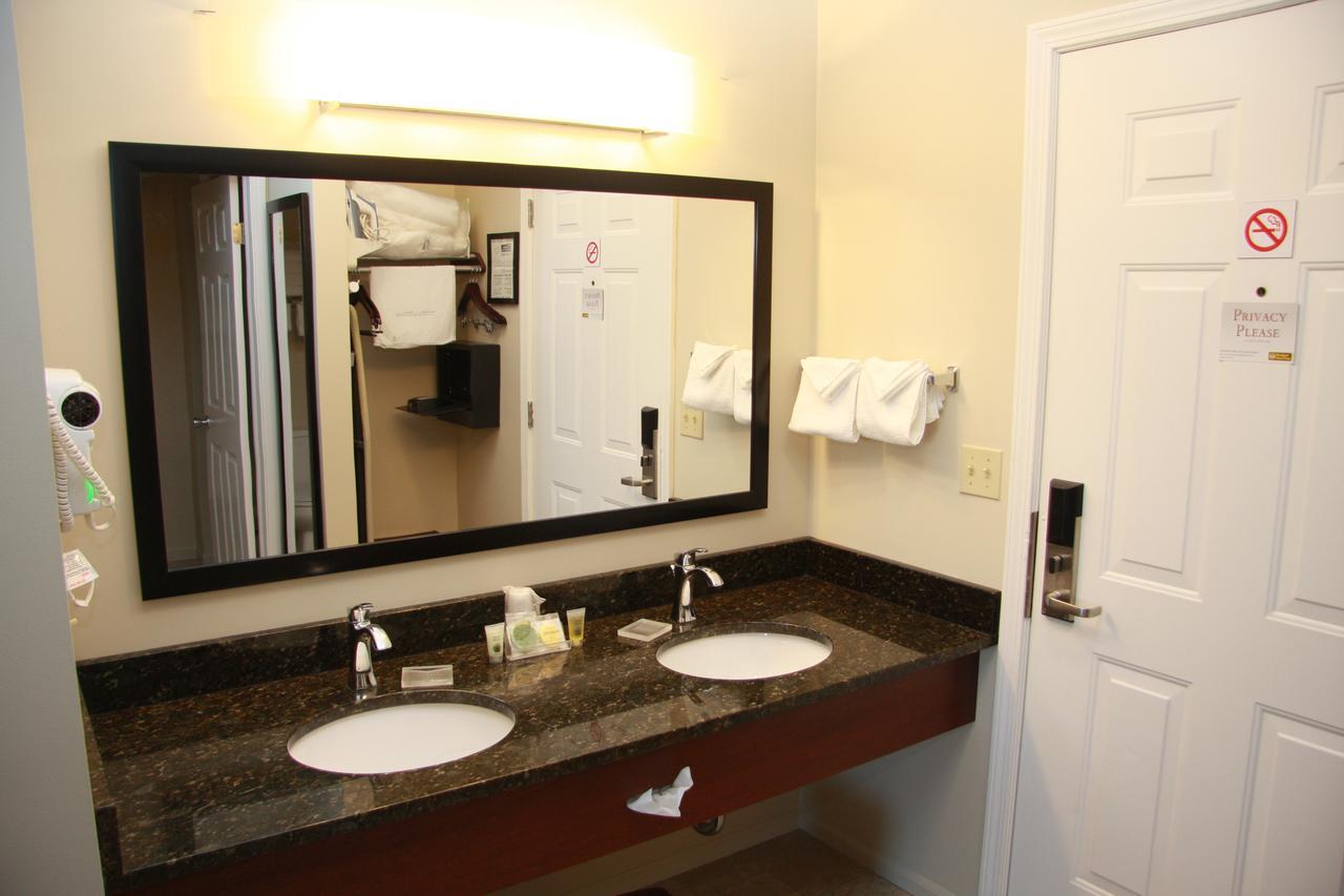 Budget Host Inn & Suites Saint Ignace Ngoại thất bức ảnh