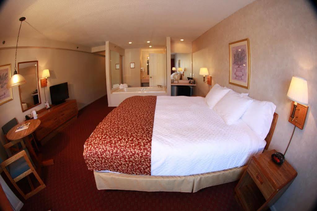 Budget Host Inn & Suites Saint Ignace Ngoại thất bức ảnh