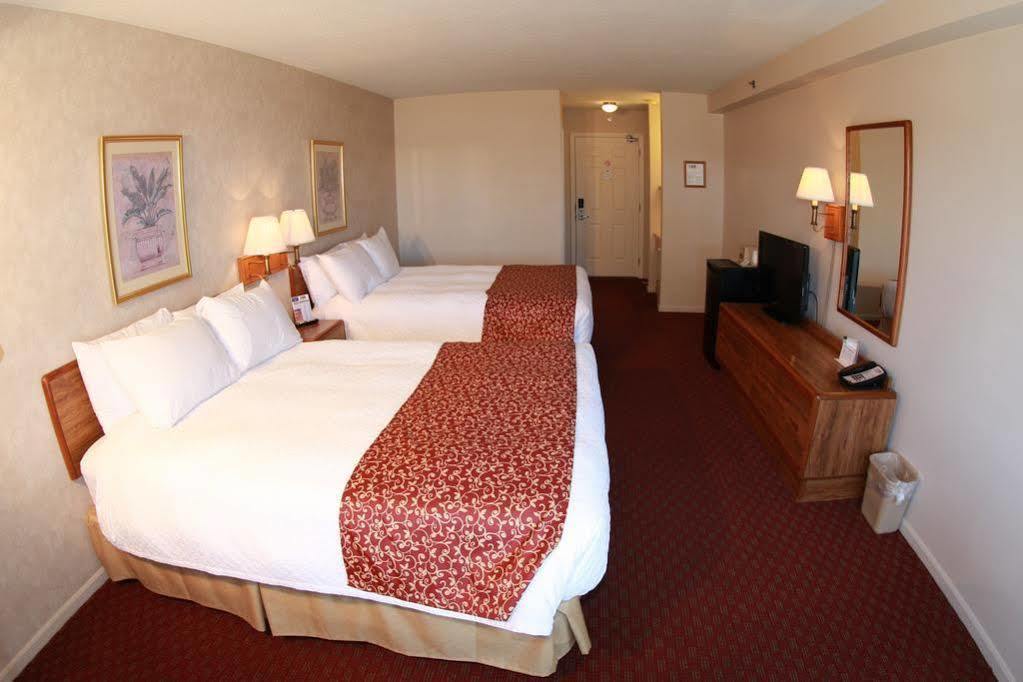 Budget Host Inn & Suites Saint Ignace Ngoại thất bức ảnh